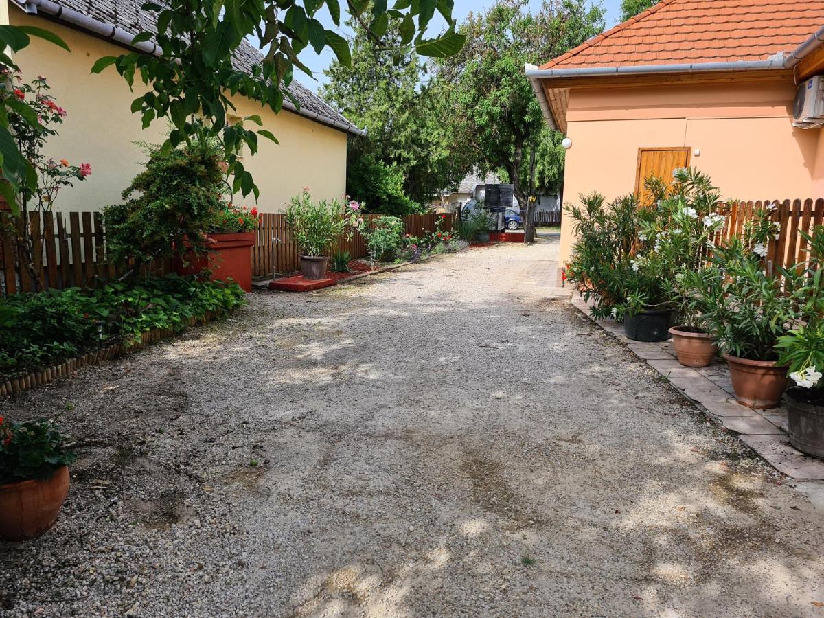 Kriszta Apartman Balatongyorok Exterior photo