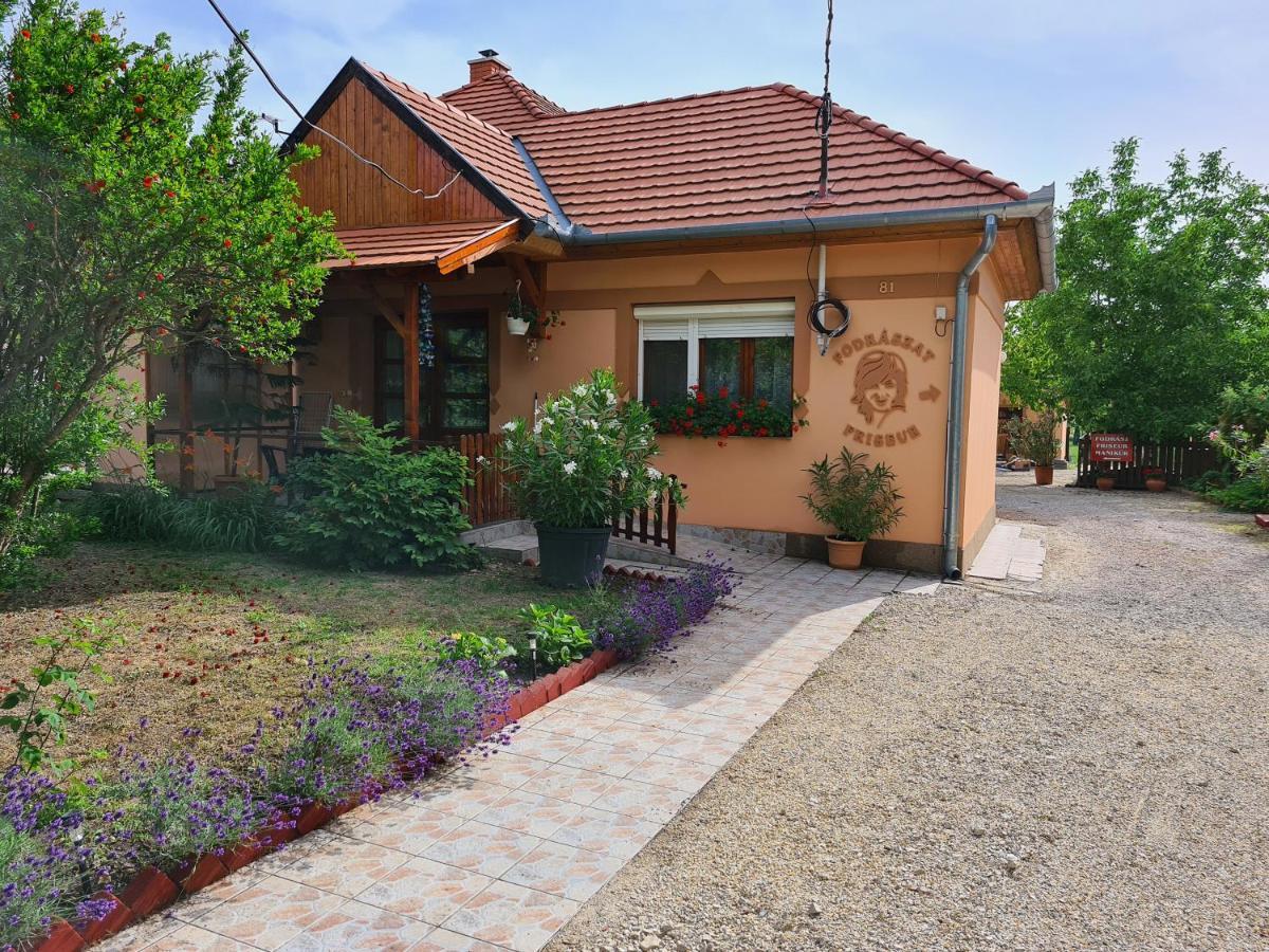 Kriszta Apartman Balatongyorok Exterior photo