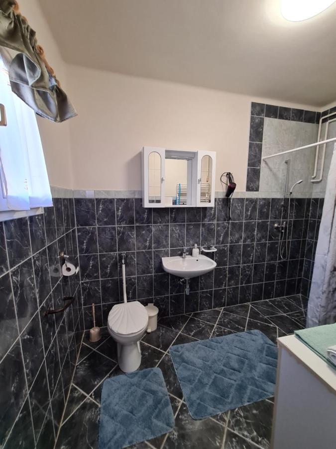 Kriszta Apartman Balatongyorok Exterior photo